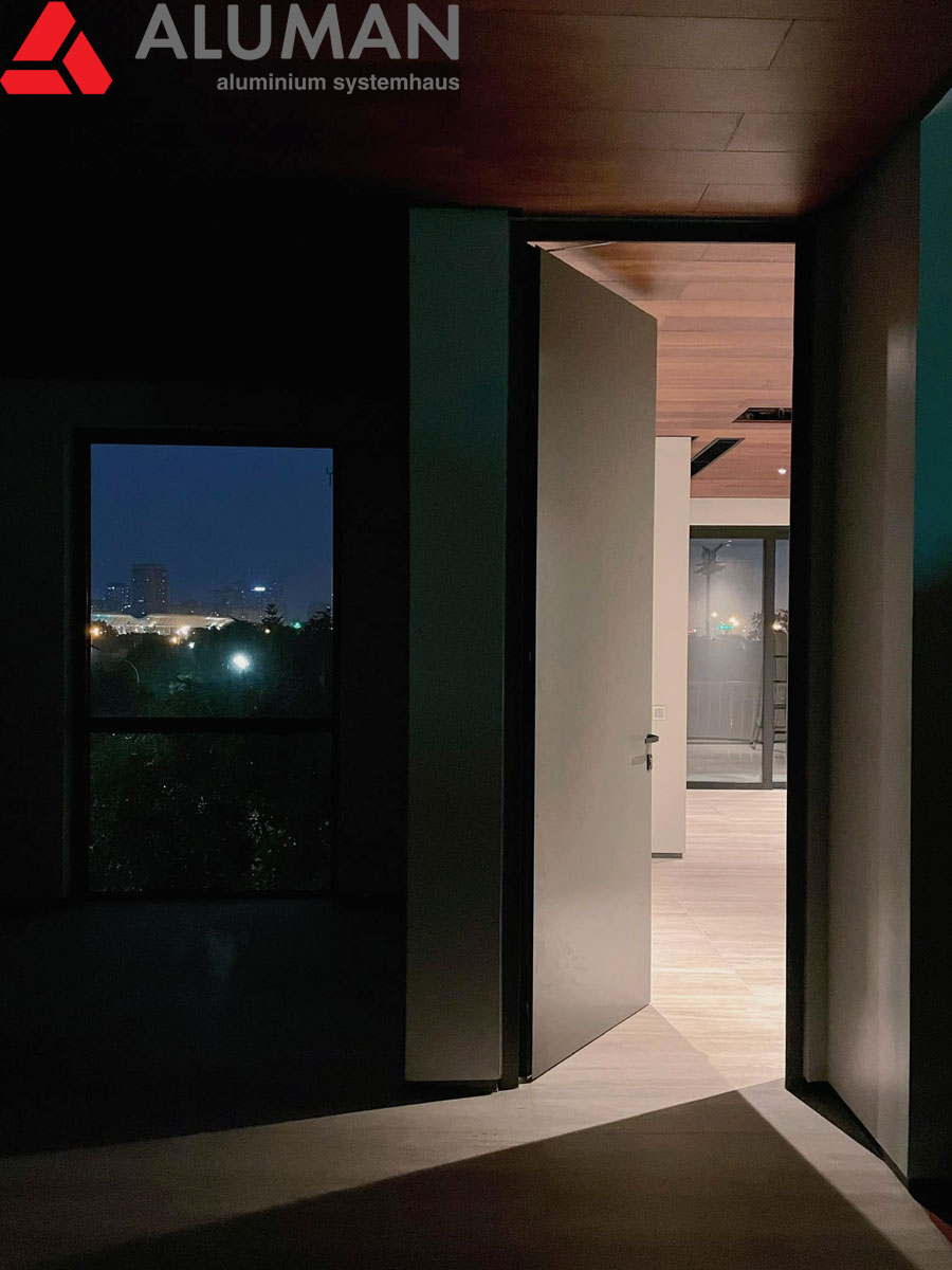 Hình ảnh công trình cửa đi thông phòng Aluman ở Vinhomes Green Hà Nội