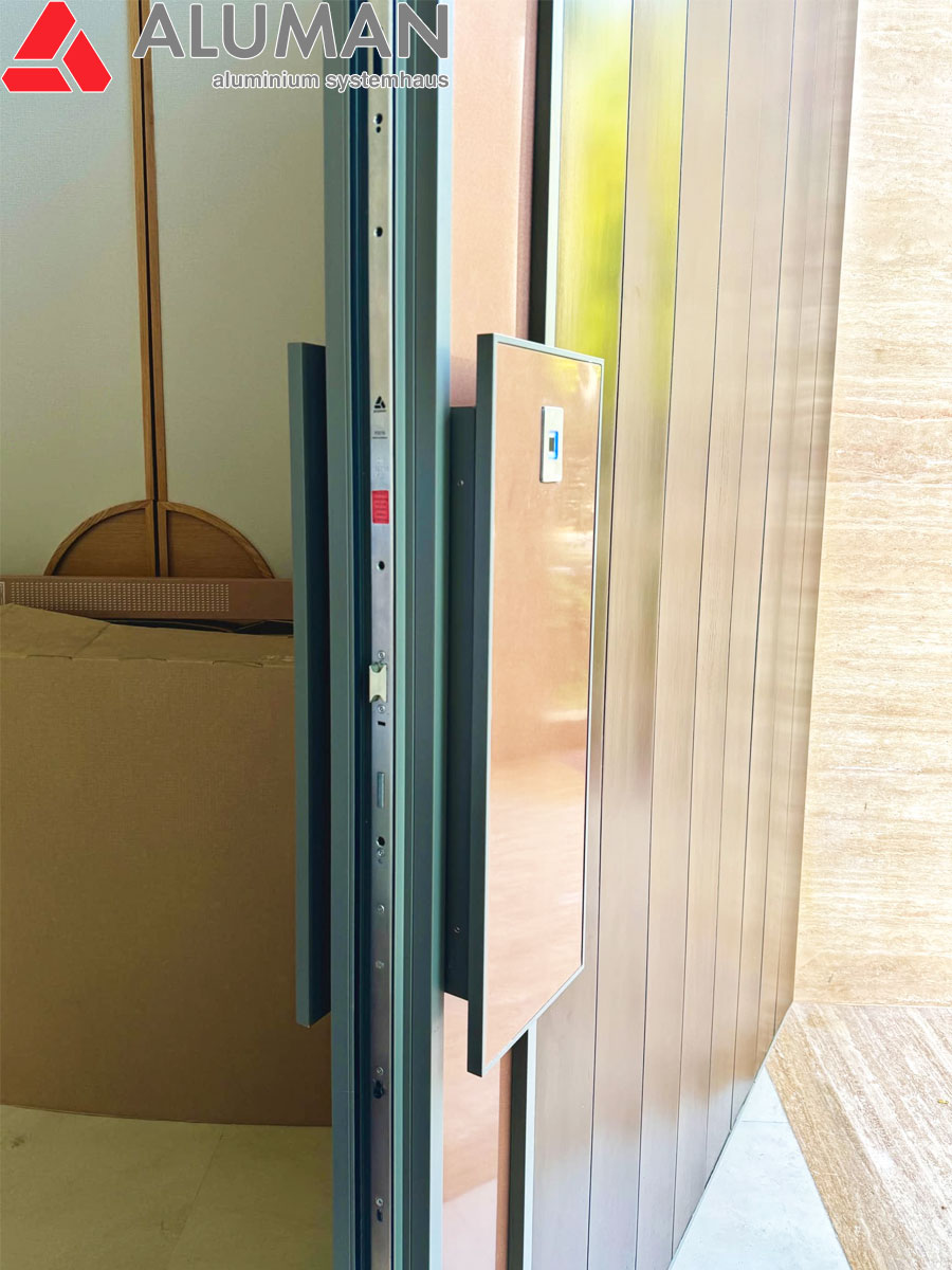 Cửa đi chính DW50 kết hợp cùng gỗ sồi biến tính