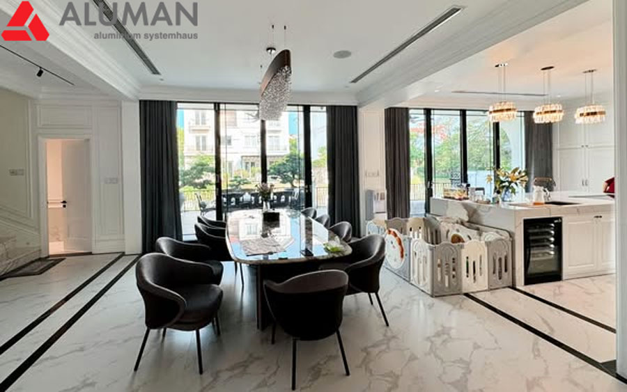 Aluman FD80 & Rèm Muỗi Cơ Phẳng Trong Suốt ZM - Combo Hoàn Hảo Cho Biệt Thự